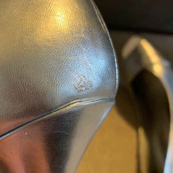 Steve Madden Silver heels, Size 7 - Picture 4 of 11